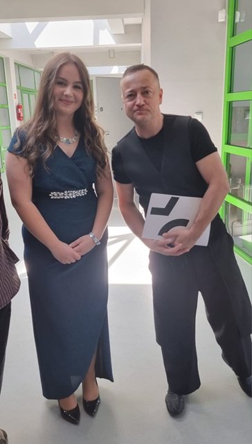 Obraz wyróżniający aktualność