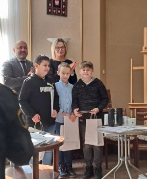 Obraz wyróżniający aktualność
