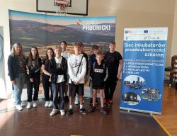 Obraz wyróżniający aktualność