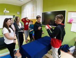 Obraz wyróżniający aktualność