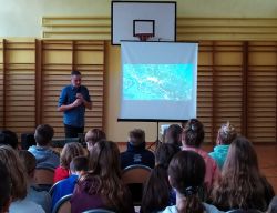 Obraz wyróżniający aktualność