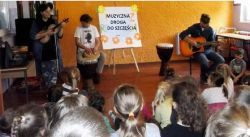 Obraz wyróżniający aktualność