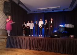 Obraz wyróżniający aktualność