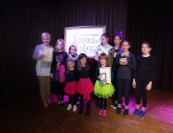 Obraz wyróżniający aktualność