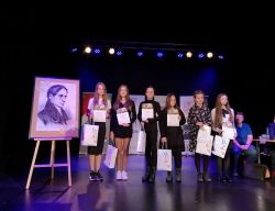 Obraz wyróżniający aktualność