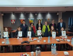 Obraz wyróżniający aktualność